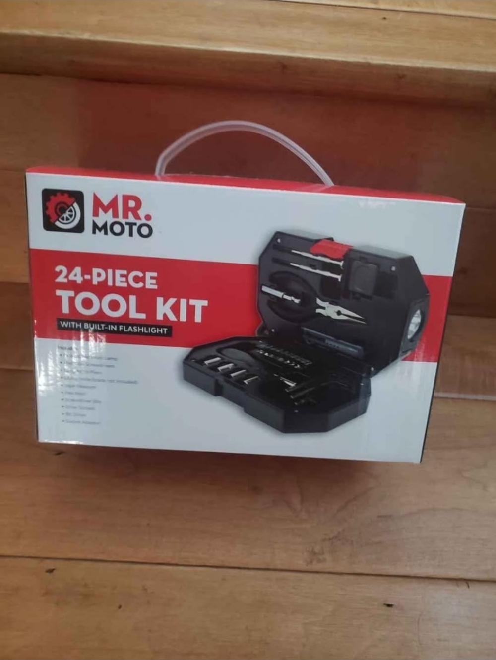 New 24 piece tool kit /screwdrivers/ pliers/ tape measure/socket/lamp etc‼️